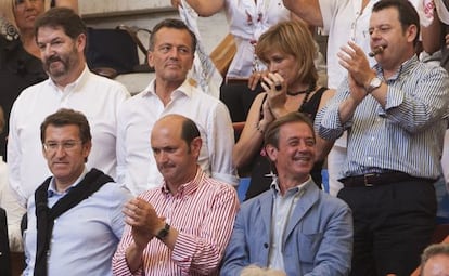 En primera fila, Feijóo, Louzán y Pachi Lucas, en los toros en 2011