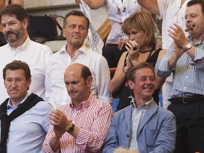 En primera fila, Feijóo, Louzán y Pachi Lucas, en los toros en 2011