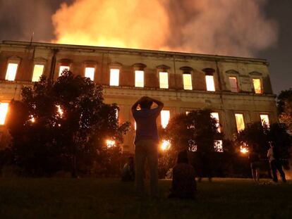 O Museu Nacional em chamas.