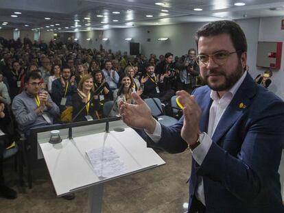 El vicepresidente de la Generalitat, Pere Aragonès, tras la aprobación del acuerdo con el PSOE en el consejo nacional de ERC, este jueves.