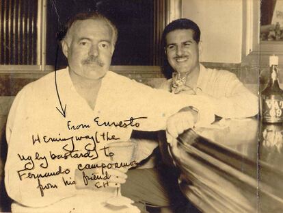 Foto dedicada por Hemingway al periodista cubano Fernando G. Campoamor, en Floridita.