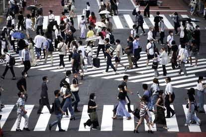 Una calle abarrotada de peatones en Shibuya, en Tokio (Japón). La capital japonesa confirmó este jueves más de 200 casos de coronavirus.