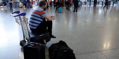 Viajeros en el Aeropuerto de Málaga-Costa del Sol. 