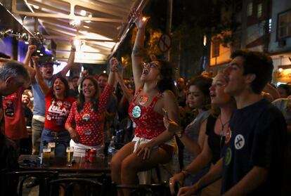 Apoiadores de Haddad comemoram, no Rio de Janeiro, resultado das urnas 