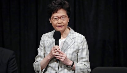 Carrie Lam, durante un encuentro ciudadano, este jueves en Hong Kong.