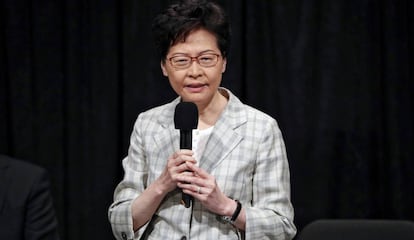 Carrie Lam, durante un encuentro ciudadano, este jueves en Hong Kong. 