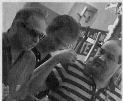 Juan Manuel Muñoz (left) in Madrid at a meeting filmed by Spanish police.