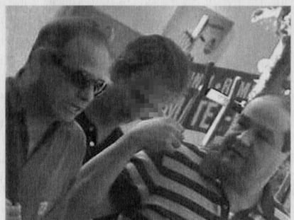 Juan Manuel Mu&ntilde;oz, a la izquierda con gafas, en una reuni&oacute;n en Madrid grabada por la Polic&iacute;a.