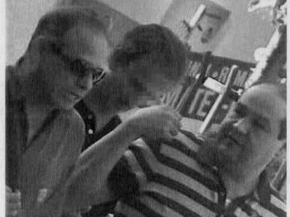 Juan Manuel Muñoz (left) in Madrid at a meeting filmed by Spanish police.