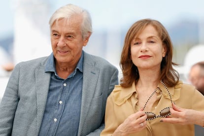 El director Paul Verhoeven e Isabelle Huppert en la presentación de 'Elle' en Cannes.