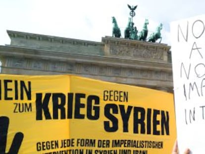 Protestas contra El Assad y una intervenci&oacute;n militar en Siria en Berl&iacute;n.