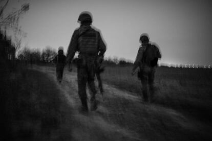 Un grupo de soldados del Ejército mexicano, durante un patrullaje nocturno a orillas del río Bravo, en el Estado de Tamaulipas, en la frontera con Estados Unidos.