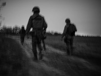 Un grupo de soldados del Ejército mexicano, durante un patrullaje nocturno a orillas del río Bravo, en el Estado de Tamaulipas, en la frontera con Estados Unidos.