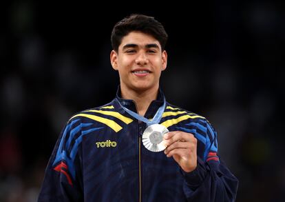 Ángel Barajas obtiene la medalla de plata en la final de barra fija, este 5 de agosto, en París, Francia. / GETTY

