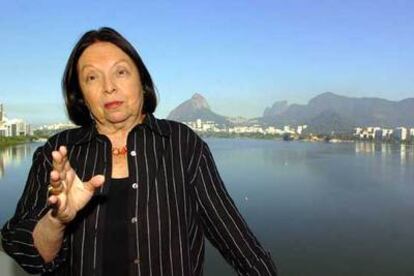 Nélida Piñon, ayer en su casa de Río de Janeiro tras recibir la noticia del premio.