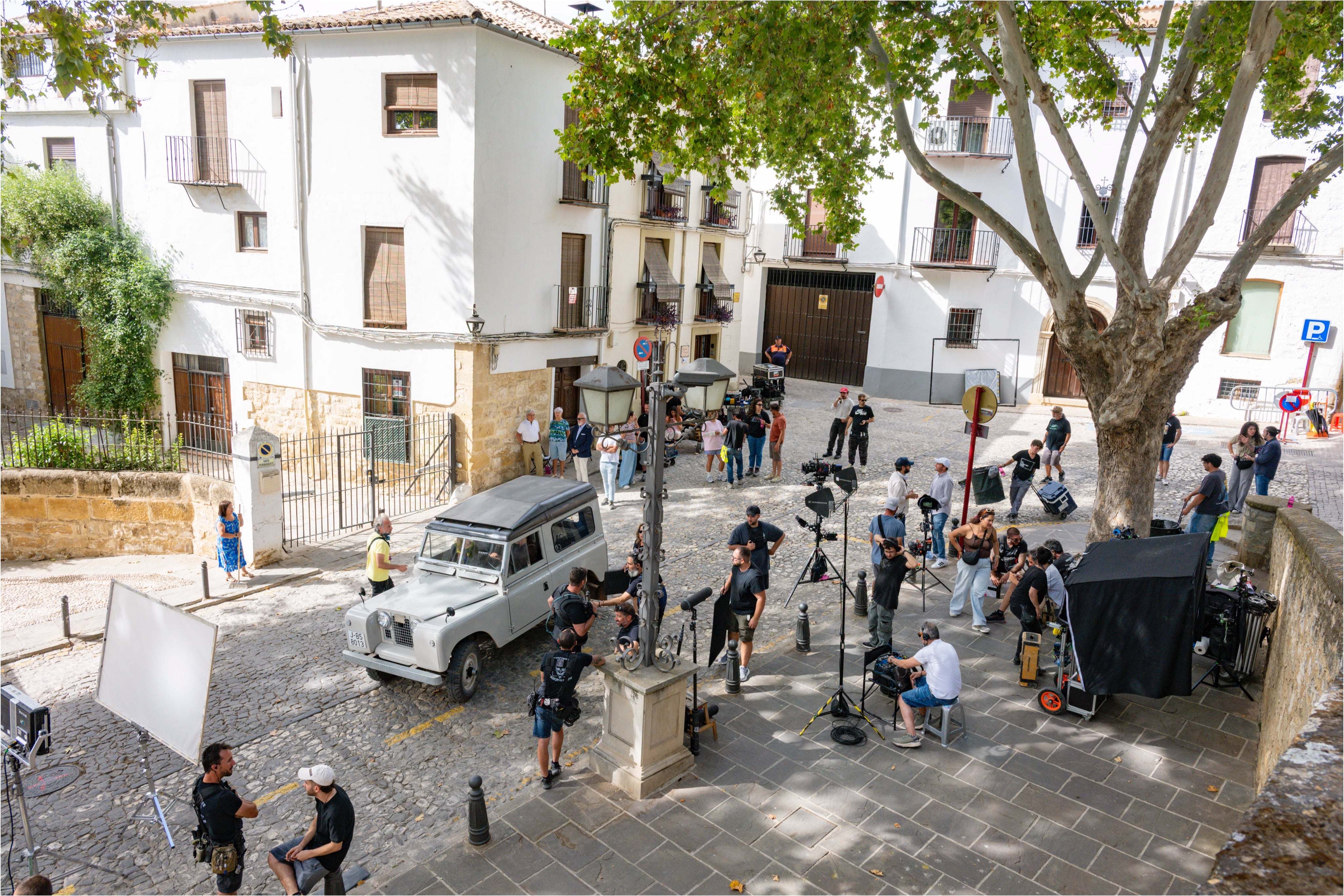 Rodaje de la serie 'Olivia' en una calle de Úbeda (Jaén), en una imagen cedida por la productora.