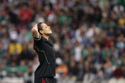 Javier &#039;Chicharito&#039; Hern&aacute;ndez durante el partido.