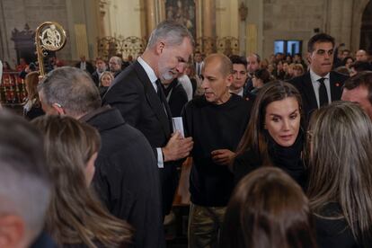 El rey Felipe VI y la reina Letizia durante el funeral por las víctimas de la dana.