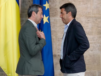 El president de la Generalitat, Carlos Mazón (PP), y el vicepresidente y consejero de Cultura y Deportes, Vicente Barrera (Vox).