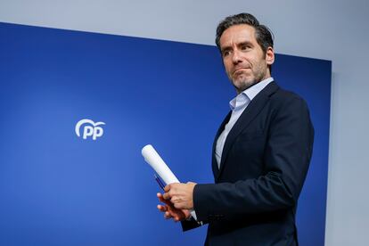 El portavoz popular Borja Sémper, durante la rueda de prensa ofrecida este lunes en la sede de la formación, en Madrid.