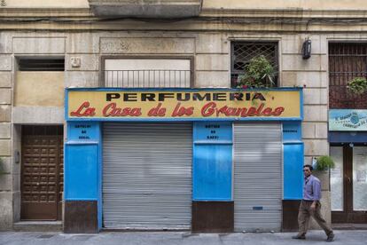 Letrero de La Casa de los Graneles, en el barrio del Raval.