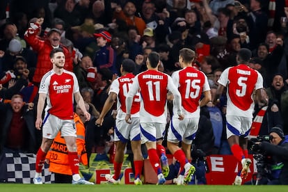 Declan Rice celebra junto a sus compañeros su segundo gol este martes.