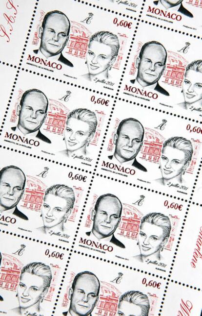 Imagen de los sellos conmemorativos del enlace de Alberto de Mónaco con Charlene Wittstock.