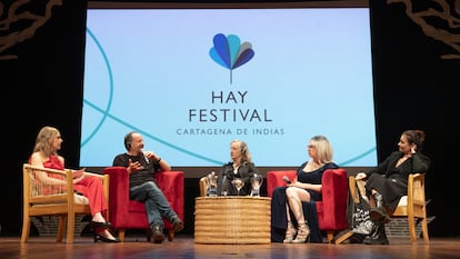 Inés Santaeulalia, Philippe Sands, Rebecca Solnit, Brigitte Baptiste y Eliane Brum, durante el panel 'Ecocidio y y lucha por la biodiversidad' en el Hay Festival.