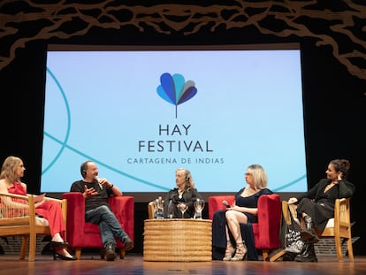 Inés Santaeulalia, Philippe Sands, Rebecca Solnit, Brigitte Baptiste y Eliane Brum, durante el panel 'Ecocidio y y lucha por la biodiversidad' en el Hay Festival.