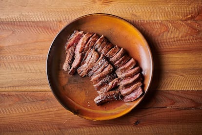 Plato de carne a la parrilla del restaurante Piantao-Chamberí.