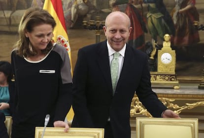 El ministro JWert y la secretaria de Estado de Educaci&oacute;n, Monserrat Gomendio, en una conferencia de pol&iacute;tica universitaria.  