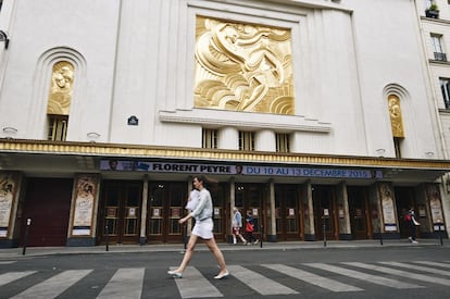 Theatre des Folies Bergère, cabaré cuyo frontispicio de 1928 simboliza el 'art déco' parisino.