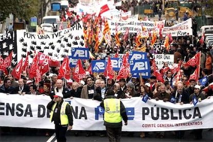 Cabecera de la manifestación celebrada en Madrid en defensa de la radiotelevisión pública.