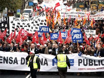 Cabecera de la manifestación celebrada en Madrid en defensa de la radiotelevisión pública.