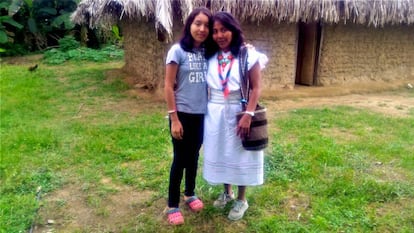 A la derecha, Alcira Villafaña, lideresa de los Arhuaco, un pueblo indígena de la Sierra Nevada de Santa Marta, en Colombia.
