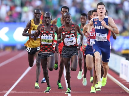 El noruego Jakob Ingebrigtsen durante la parte final de los 5.000m en Eugene (Oregón).