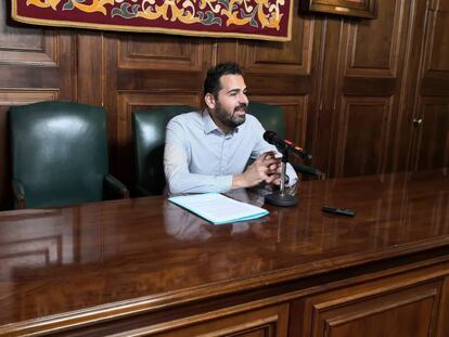 El exconcejal Francisco Blas en el Ayuntamiento de Teruel el pasado 18 de noviembre.