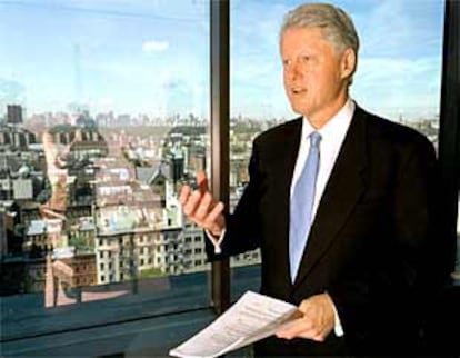 Bill Clinton, en su nueva oficina de Harlem.