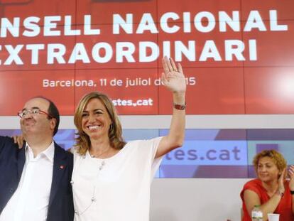 Miquel Iceta i Carme Chacón saluden durant la reunió del consell nacional del PSC.