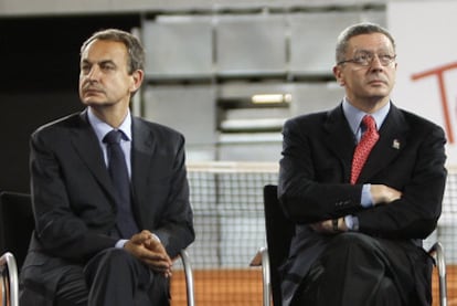 Rodríguez Zapatero y Ruiz-Gallardón, en una imagen de abril de 2009.