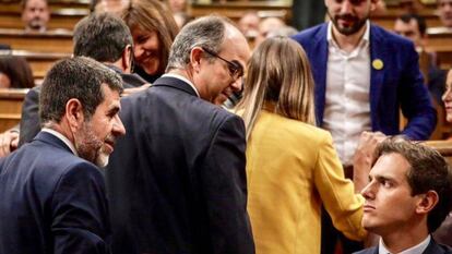 Imagen subida por Albert Rivera a las redes del momento en que Turull y Sánchez pasaron a su lado en el Congreso de los Diputados durante el primer día de la XIII Legislatura el 21 de mayo de 2019 