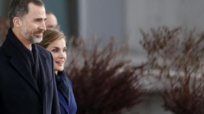 King Felipe VI and Queen Letizia, pictured this morning at Madrid’s Adolfo Suárez airport.