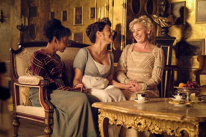 Crystal Clarke, Rose Williams y Kate Ashfield, en el sexto episodio de la segunda temporada de 'Sanditon'.