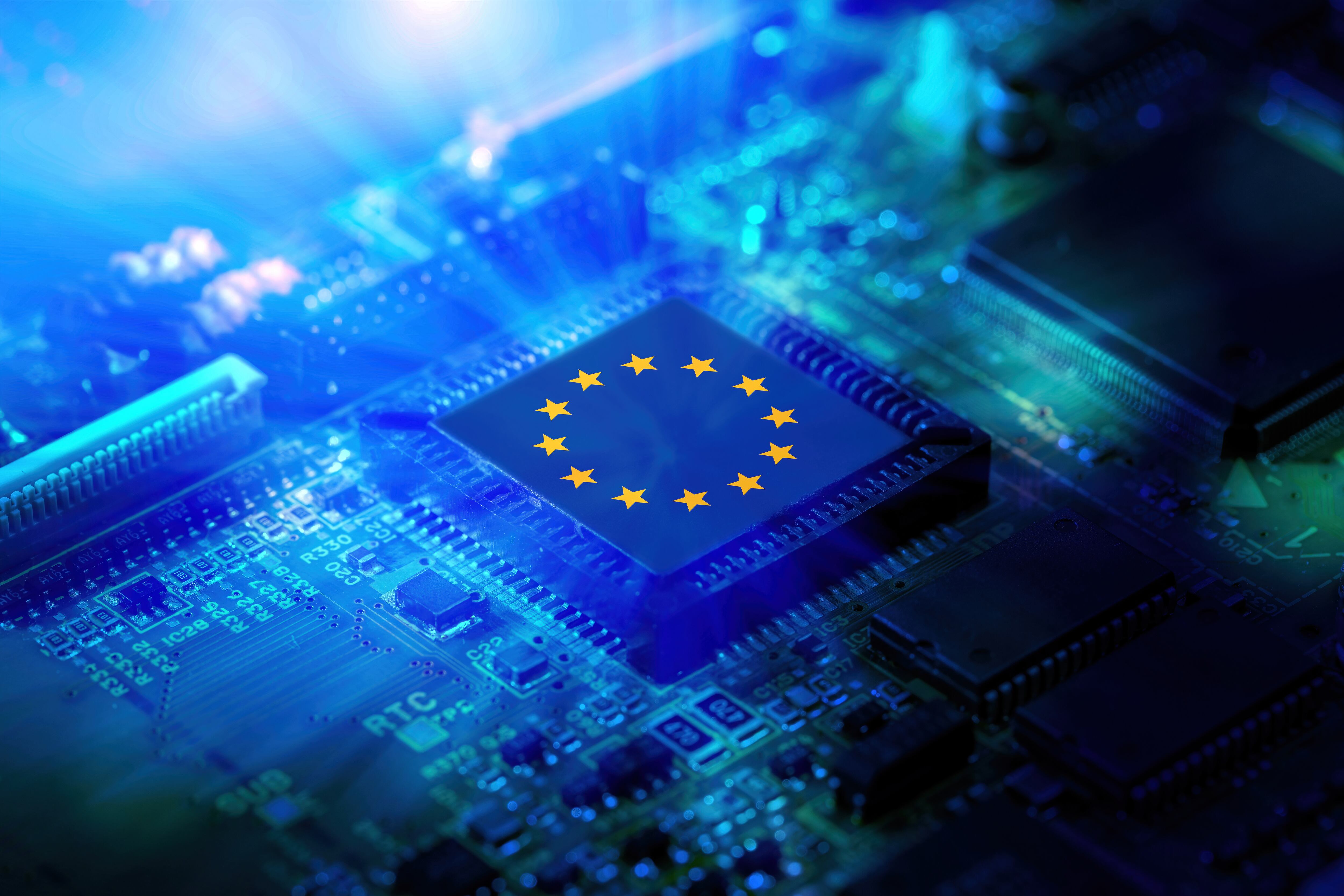 Bandera de la UE en un procesador de CPU. 