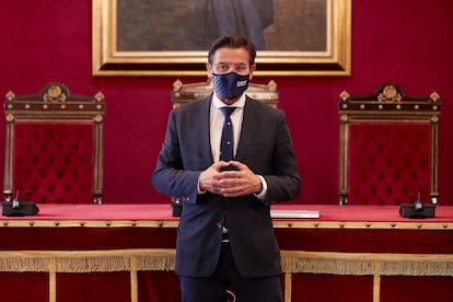 Luis Salvador, alcalde de Granada, durante una rueda de prensa en el Ayuntamiento de Granada, el pasado martes.