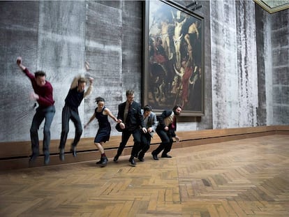 Performance en el Museo Real de Bellas Artes de Amberes (delante del cuadro de Rubens &#039;Cristo en la cruz entre los dos ladrones&#039;).