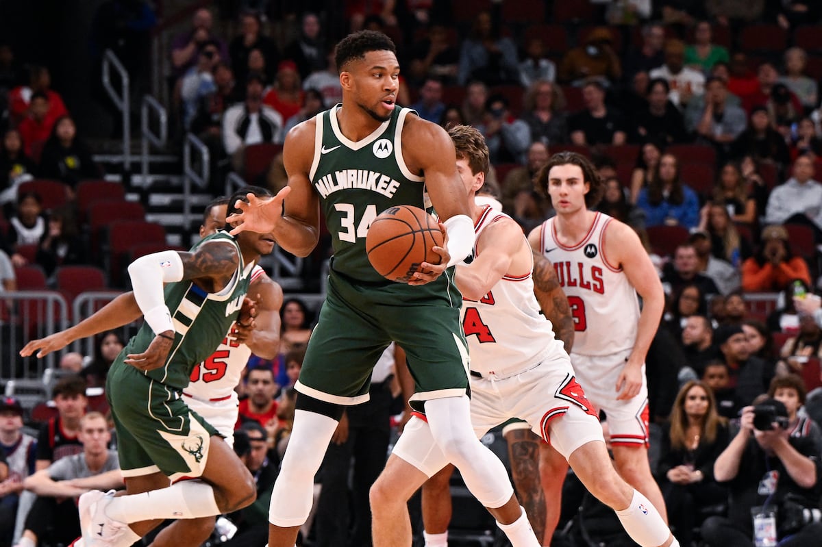 Los Milwaukee Bucks fichan a Alex Antetokounmpo y juntan por primera vez a tres hermanos en la NBA