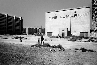 Cine Lumiere del barrio Bellvitge de Hospitalet de Llobregat en Barcelona, en 1975.