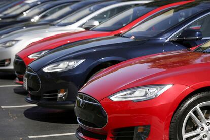 A row of Tesla Model S sedans are seen outside the company's headquarters in Palo Alto, California April 30, 2015.