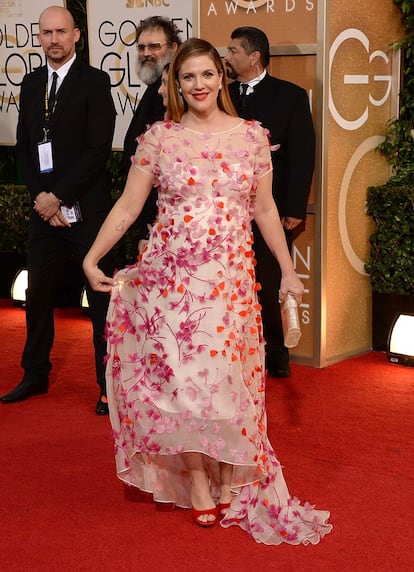 El vestido de Drew Barrymore no es de Ágata Ruiz de la Prada. Lo firma Monique Lhuillier.